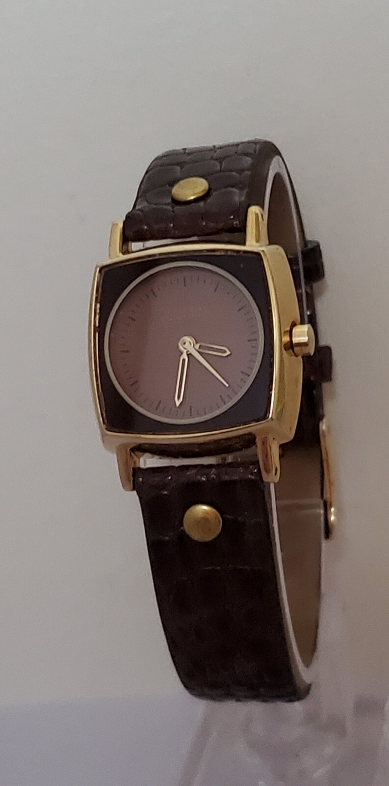 Elegant Ladies Fashion Watch with Brown Faux Crocodile Strap