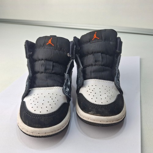 Childs Nike Air Jordans UK size 5.5K - Picture 2 of 5