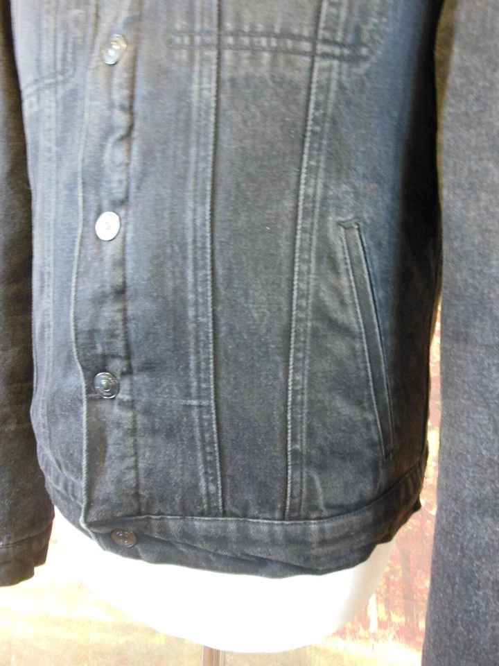 Chaqueta vaquera Mango MNG hombre negra. Reino Unido Hombre Talla Mediana (Talla Pequeña) Foto 4 de 4