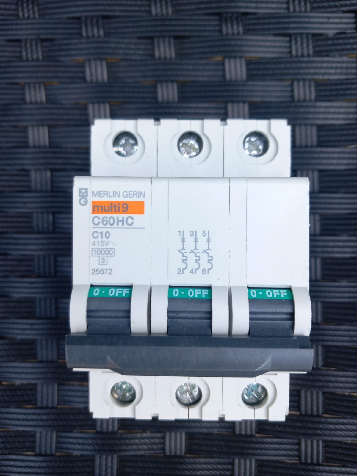 MERLIN GERIN C60HC C10 25672 MULTI 9 10 AMP 10kA TP C CURVE MCB.