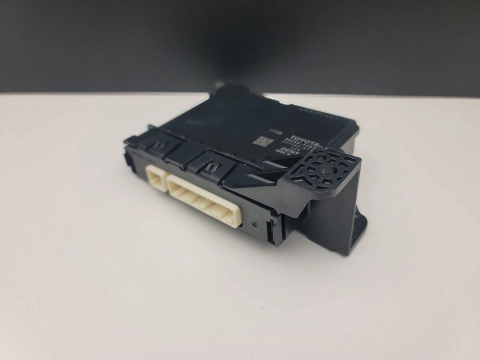 2015-2017 Toyota Prius C Air Conditioner Amplifier Control Module 88650-52B70 - Image 4 of 4