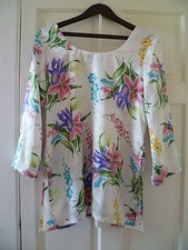 Beautiful floral white tunic, size 14-16, measures provided