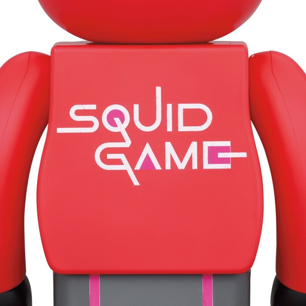 Medicom Toy BE@RBRICK Bearbrick 400% + 100% Squid Game Guard Medicom Toy BE@RBRICK Bearbrick 400% + 100% Squid Game Guard