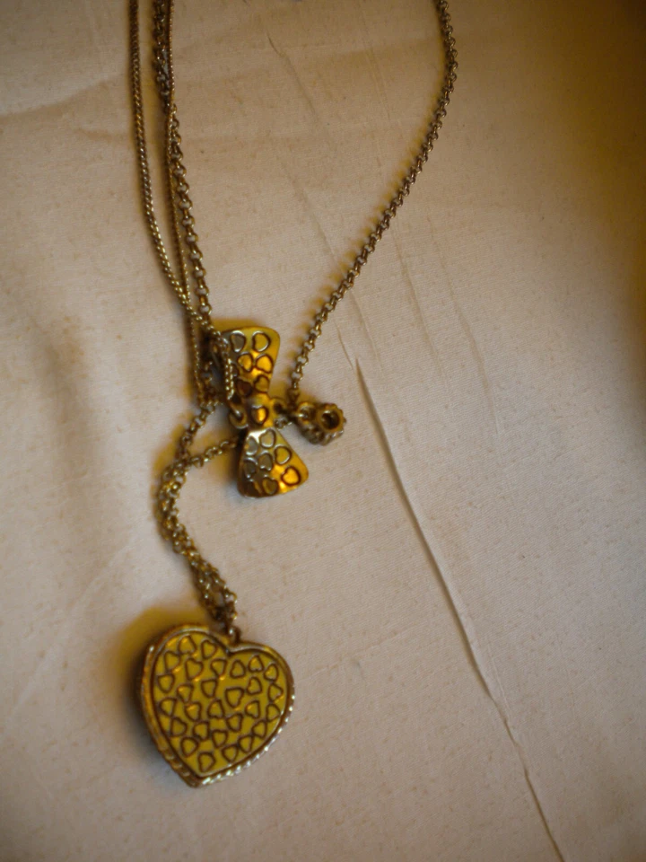 COLLAR BETSEY JOHNSON VINTAGE LAZO DE LUNARES AZUL Y BLANCO Y CORAZÓN FLORAL Foto 4 de 4