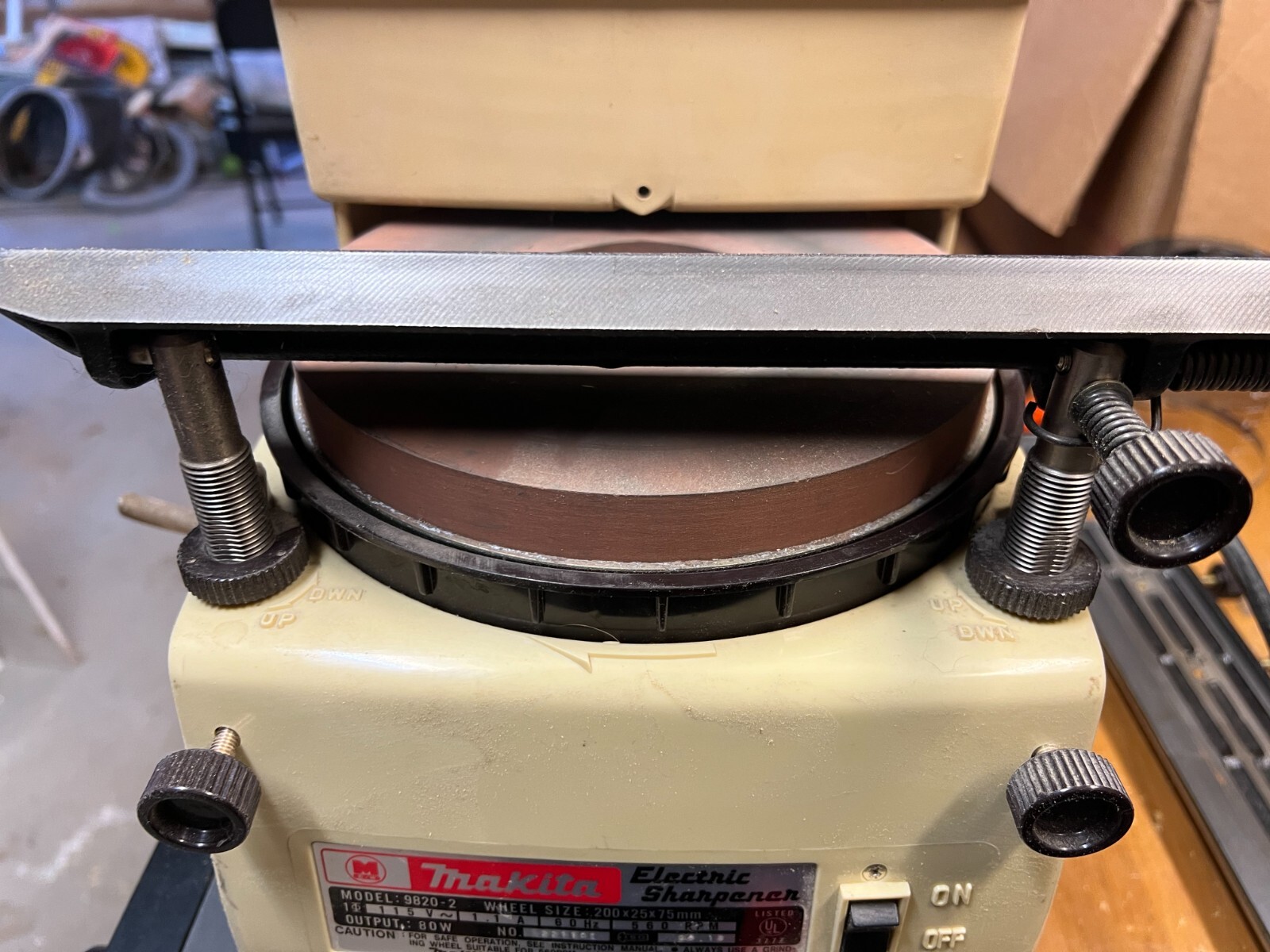 Makita 98202 Electric Blade Sharpener Tabletop Knife with Grinding