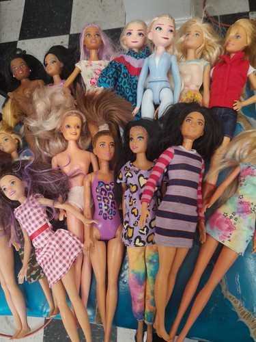 16 Barbies, Skippers And Elsas Some Vtg Some Not A Few Clothes 1 Is 1966 - Picture 2 of 6