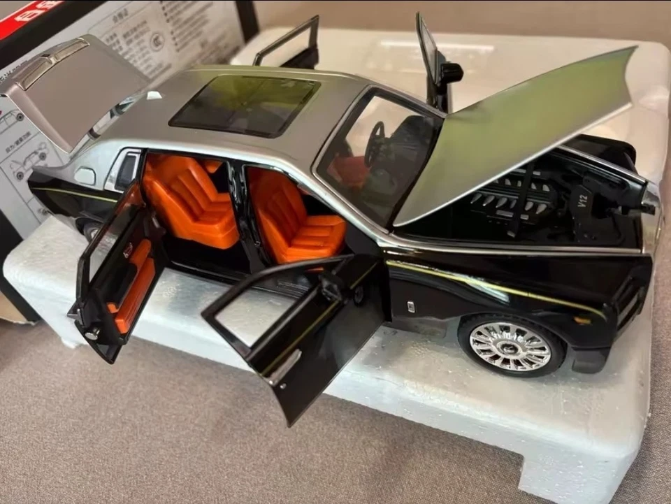 Rolls-Royce Phantom in scala 1:18, realizzato in metallo da collezione.  - Immagine 4 di 4