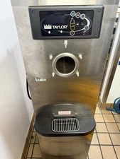 Taylor C709 Soft Serve Frozen Yogurt Ice Cream Machine
