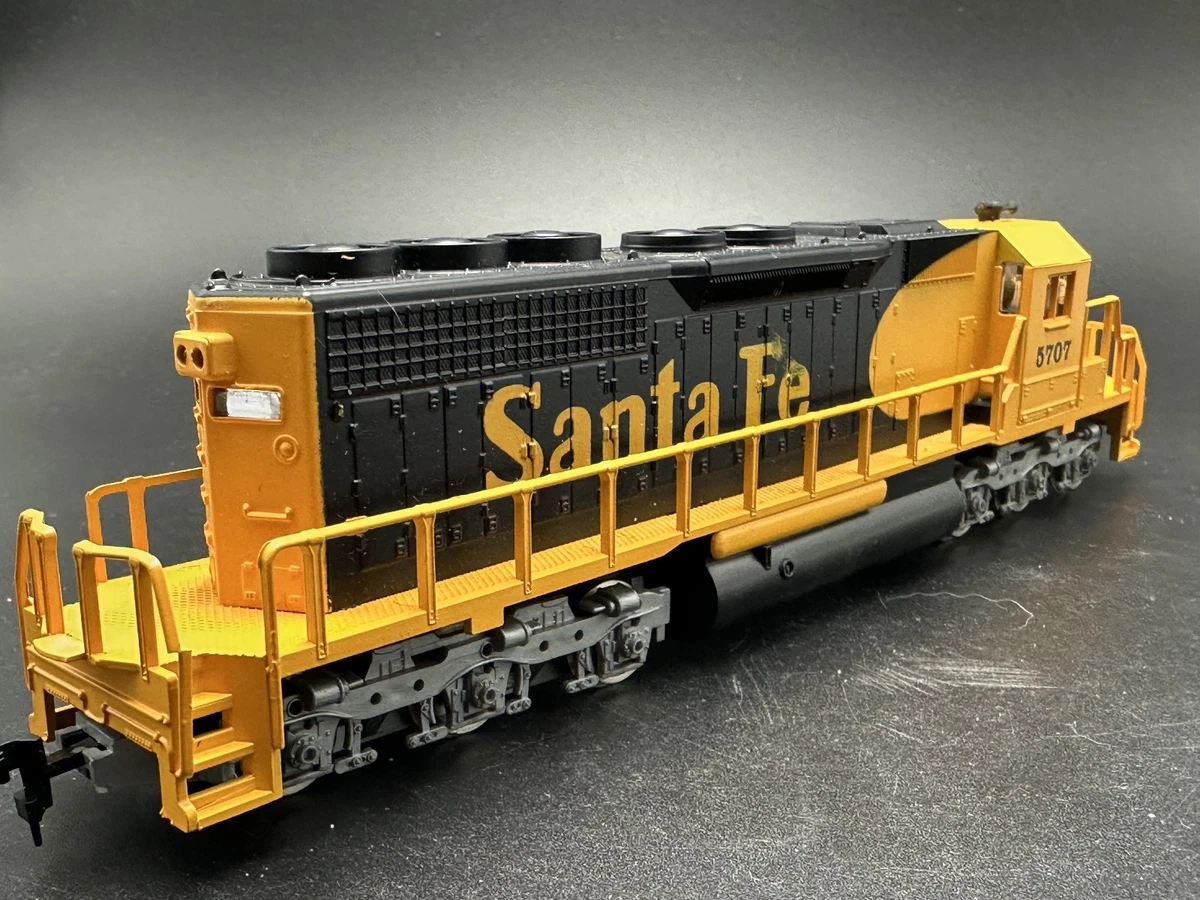 Locomotive diesel BB 667548, SNCF, livrée jaune INFRA - Jouef HJ2465