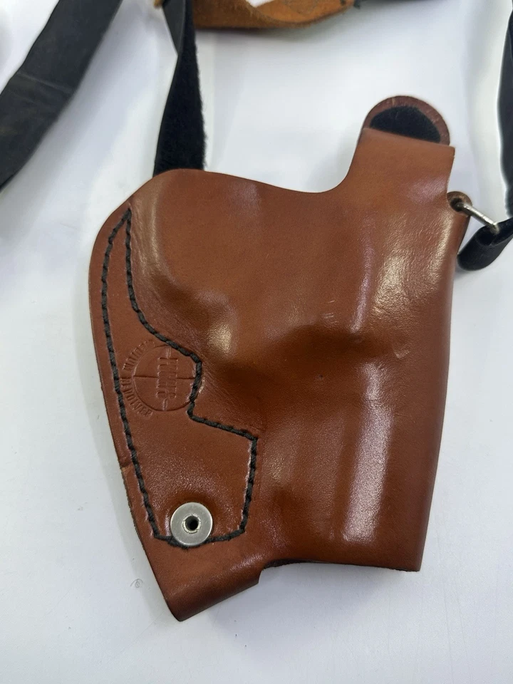 Rogers Shoulder Holster - K frame +2 speedloader dump pouches and handcuff pouch - Image 2 of 4