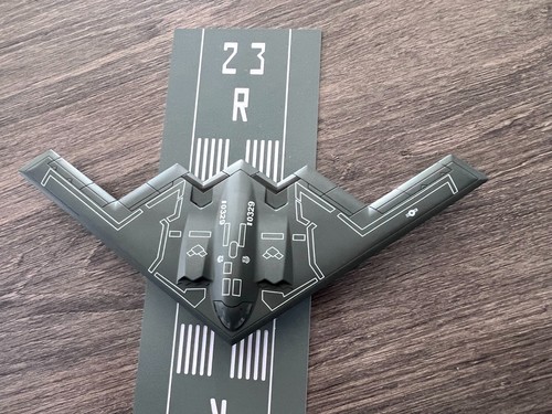USAF B2 Northrop Grumman Spirit Metal Model Aircraft 1:200 scale NEW - Picture 3 of 19