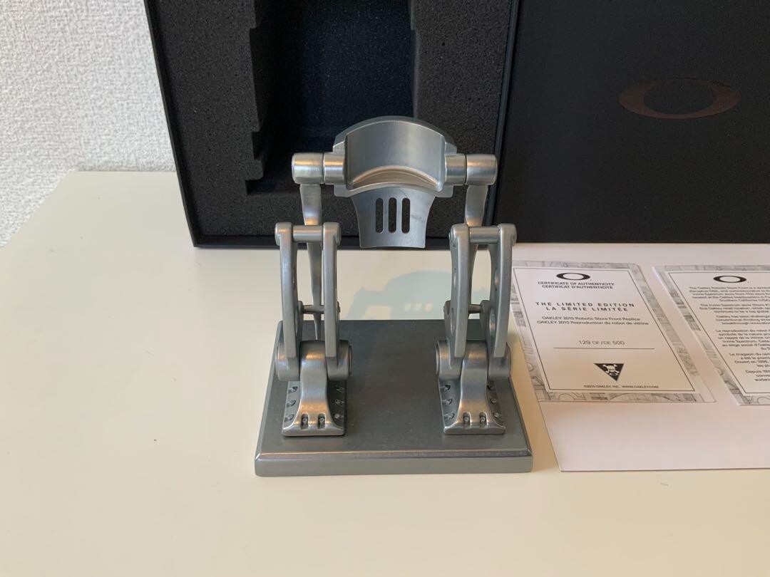コレクション # OAKLEY ROBOTIC STOREFRONT DISPLAY s-l400.jpg