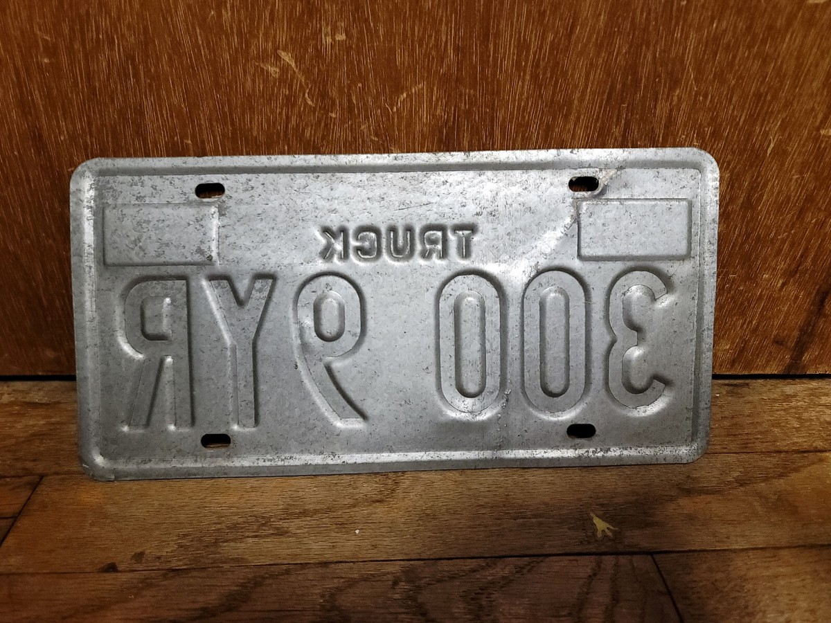 Texas State License Plate 3009YR Truck Expired Collectible 6 digit