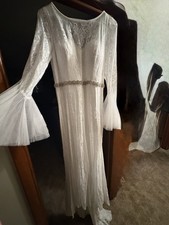 Round Neck Long Pagoda Sleeves Wedding Dress
