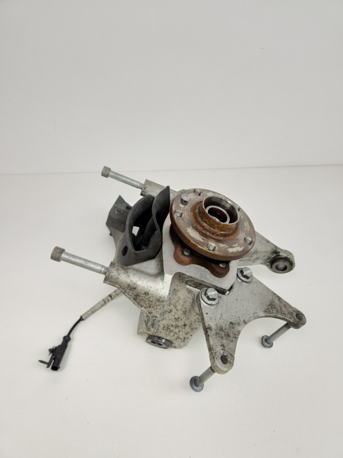 2015-2016 MCLAREN 650S SPIDER REAR RIGHT PASSENGER SIDE SPINDLE KNUCKLE HUB OEM 