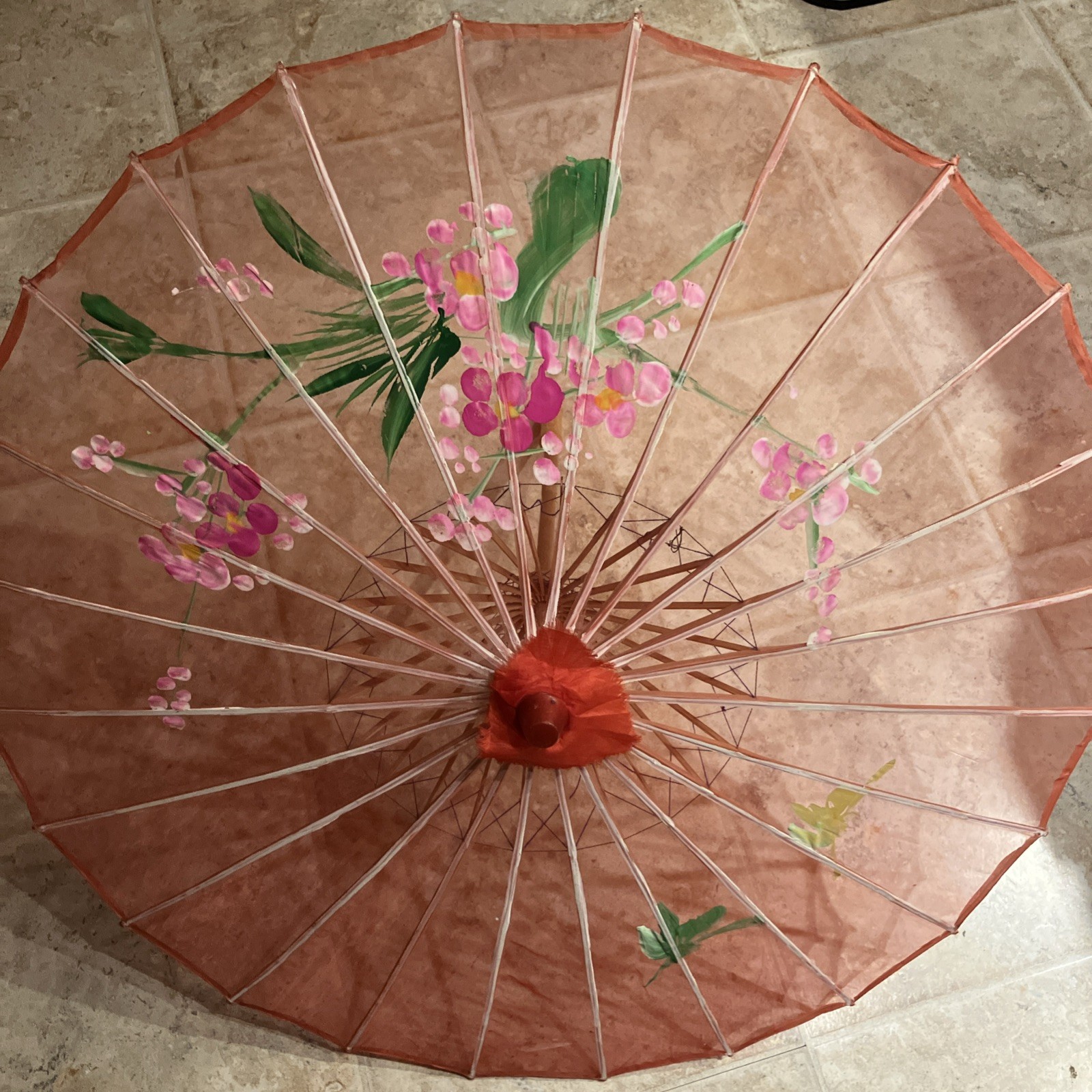 "Sombrilla japonesa de colección flores pintadas a mano sobre tela de seda roja madera de bambú 29"" diámetro"