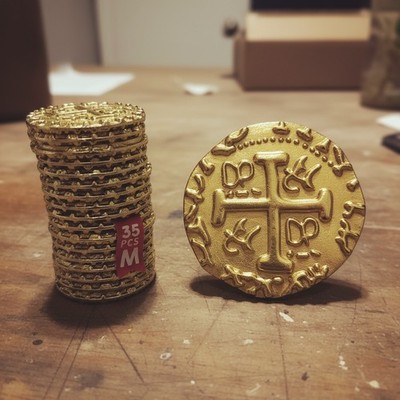 Sunken Gold Pirate Treasure Coin Set - 35 Metal Doubloons (7/8'') with Pouch -...