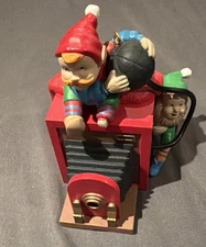 SANTA'S BEST 1993 ENESCO CHRISTMAS ORNAMENT: ELF PHOTOGRAPHERS INC