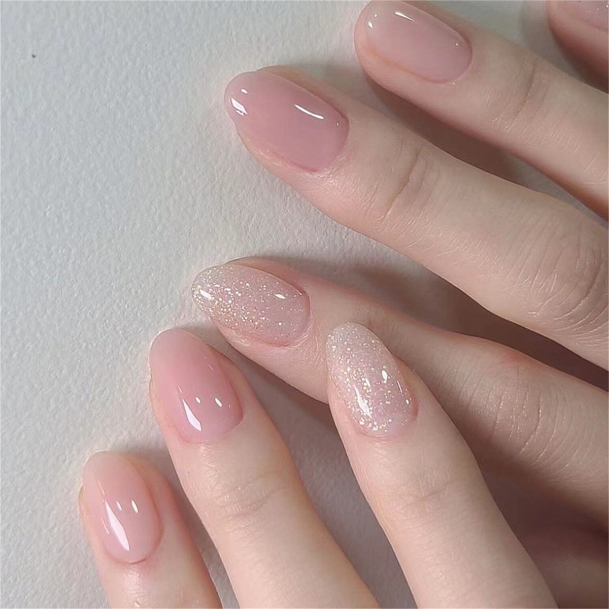 Minimalist Art on Short Nails