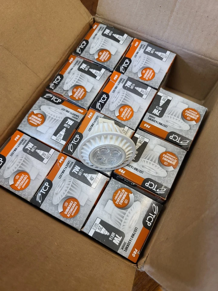 Lote de (12) Bombilla LED Regulable Iluminación TCP LED7MR1630KNFL 3000k NUEVA Foto 2 de 3