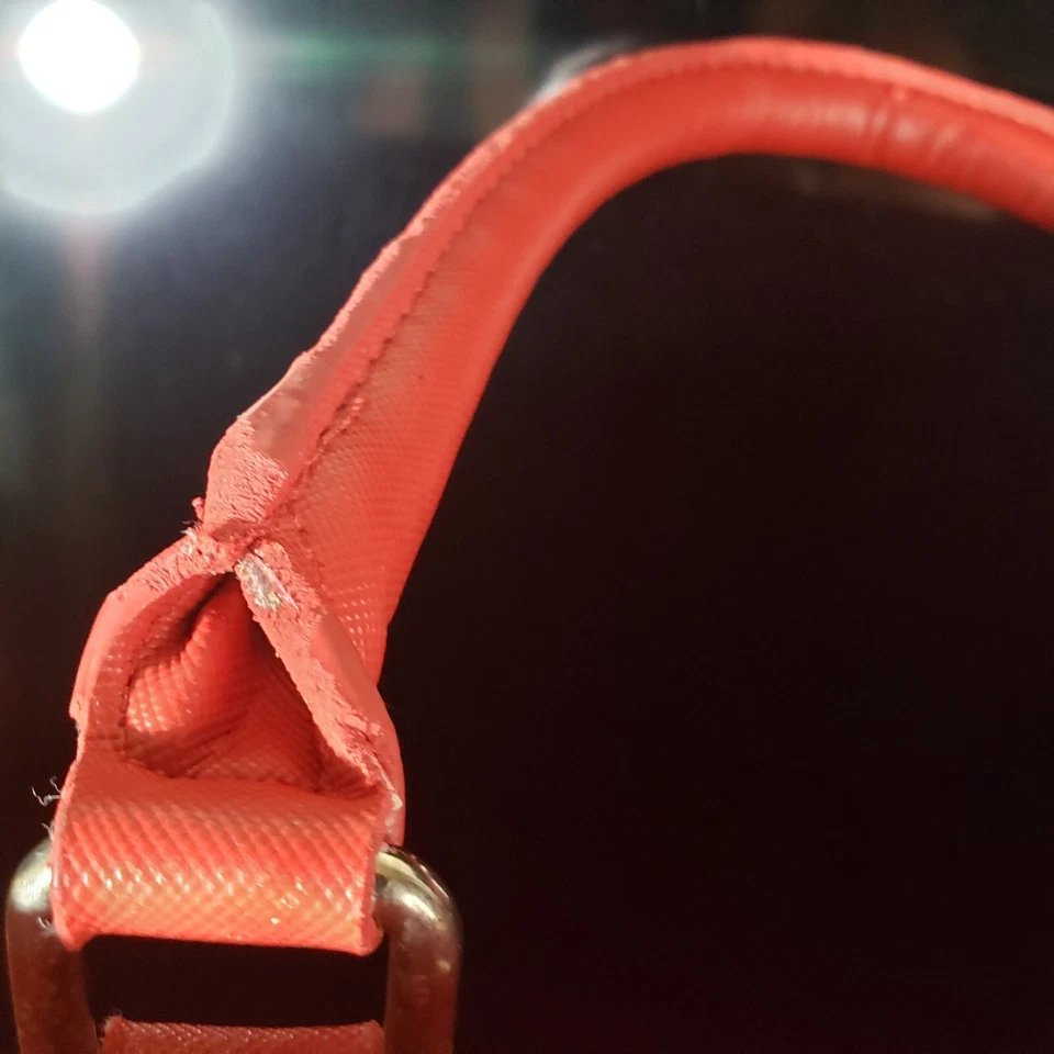 Joy Mangano 红色 Weekender Duffle 旅行携带所有托特包 滚动袋 二手状况完好 — 第 4/4 张图片