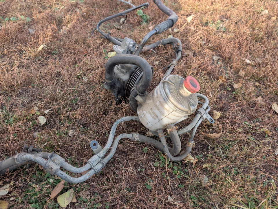 Bomba de dirección asistida Honda Civic EG 1992-1995 depósito de todas las líneas *probado* Foto 2 de 4