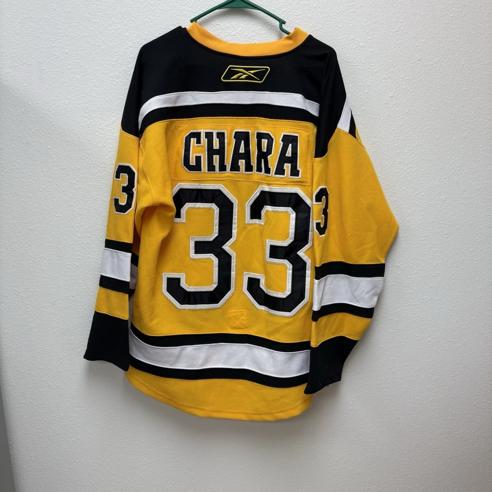 Camiseta clásica de invierno Boston Bruins 2010 Zdeno Chara talla 50 firmada Foto 3 de 4