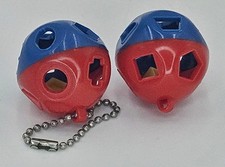 Lote de dos mini llaveros Tupperware Shape O Ball de plástico rojo y azul