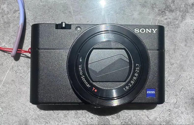 Sony Cyber-shot DSC-RX100 V 20.1MP Digital Camera with 4.9x Optical Zoom