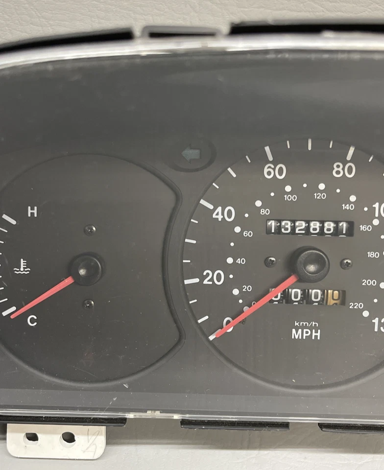 Cuadro de instrumentos velocímetro Kia Sephia 1998 2001 132881 millas OEM Foto 3 de 4