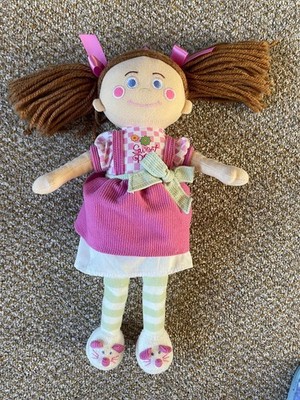 Hamleys Rosie Stoffpuppe braunes Schweineschwanzhaar mit Bändern   13 Zoll 