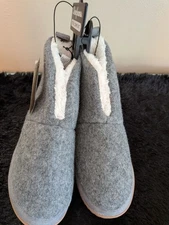 NWT Dear foams Memory Foam Total Comfort Small (5-6) Slipper Boots