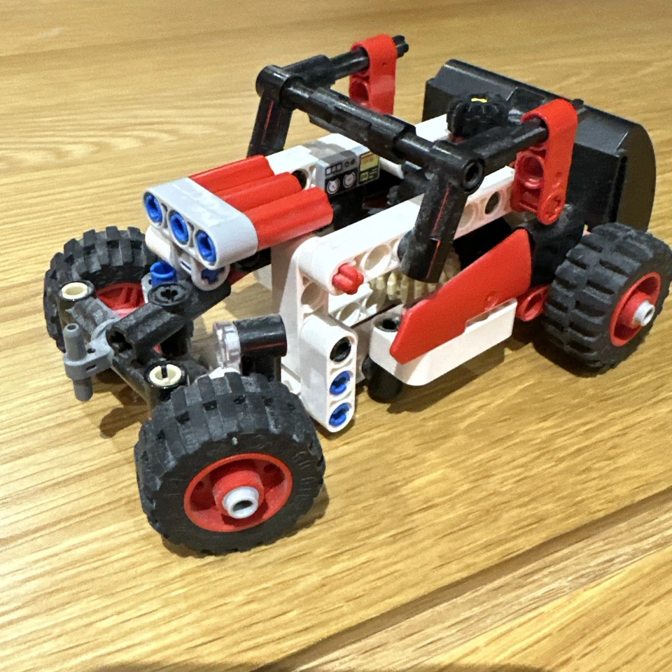 LEGO Technic 42116 Skid Steer Loader, photo 1 of 3