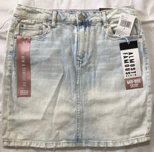Almost Famous Mid Rise Jean Skirt Juniors 7 Light Wash Stretch Denim Above Knee