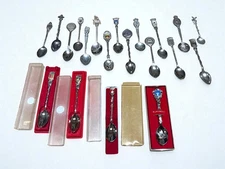Cuillères de collection "souvenir" lot de 20