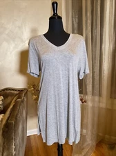 DKNY urban Essentials Women’s Gray T-shirt Size L