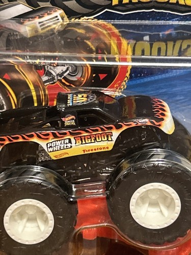 2025 Hot Wheels Monster Trucks Leading Legends Big Foot con auto arancione spedizione gratuita - Foto 2 di 7