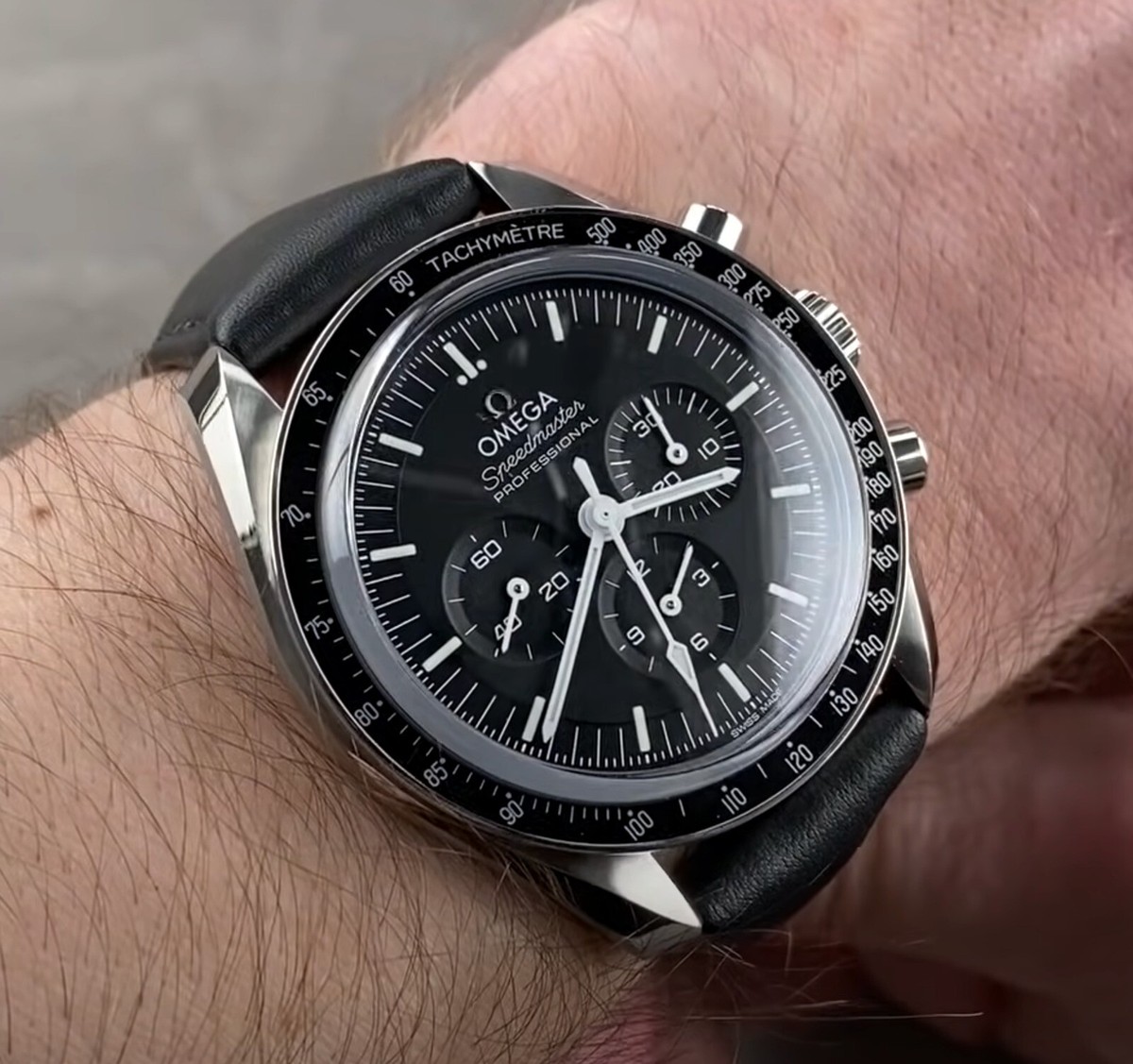 OMEGA Speedmaster ブラックレザー Omega Speedmaster Professional Moonwatch Black Dial Leather