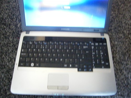 Samsung R530 15.6" Windows 10 pro laptop - Imagen 6 de 6