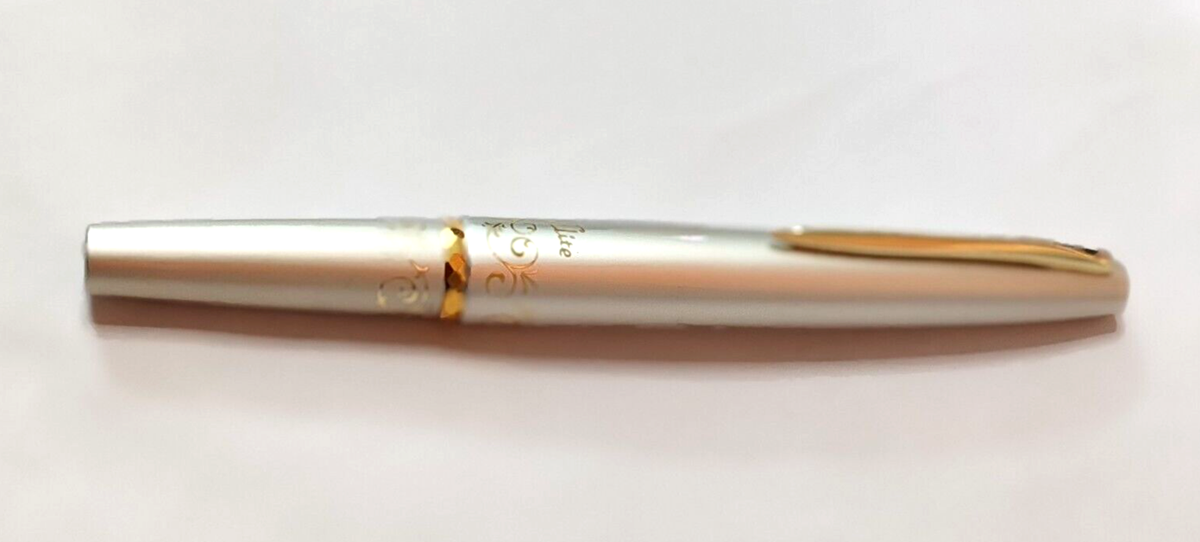 Vintage New Pilot Korea Elite Fountain Pen Script / 18K Gold , 70s