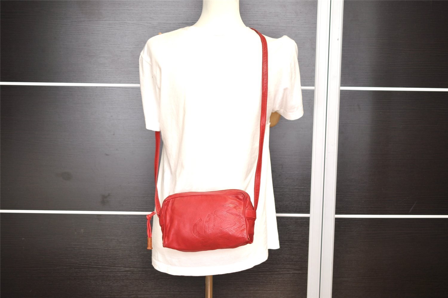 Authentic LOEWE Anagram Vintage Shoulder Cross Body Bag Purse Leather Red 2844H Fire your