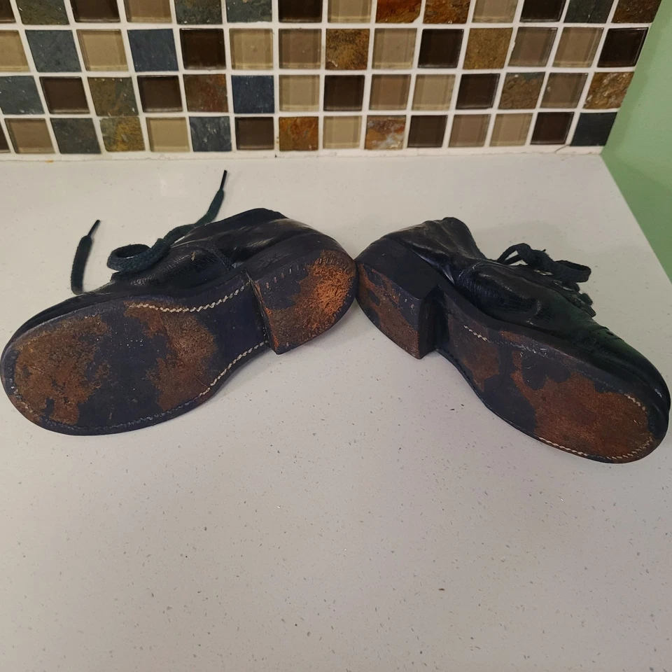 Zapatos de cuero negro vintage de los años 40 para niños pequeños 6" suela cosida con cordones decoración de guardería Foto 3 de 4