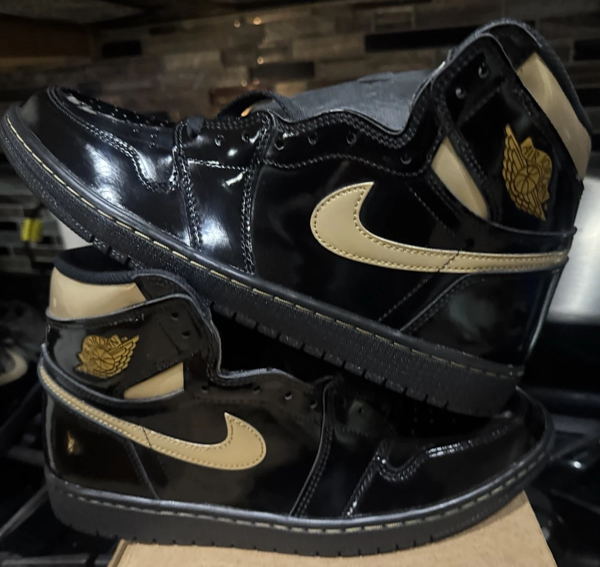 Preços baixos em Jordan 1 Retro Black Gold | eBay