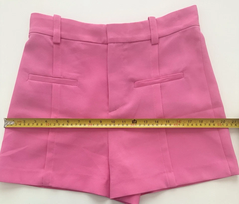 Pantalones cortos para mujer Zara rosa medio tiro alto frente plano con trabillas para cinturón Foto 2 de 4