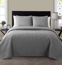 VCNY Home Gray Caroline Floral Embossed 3-Piece King Size Quilt Set