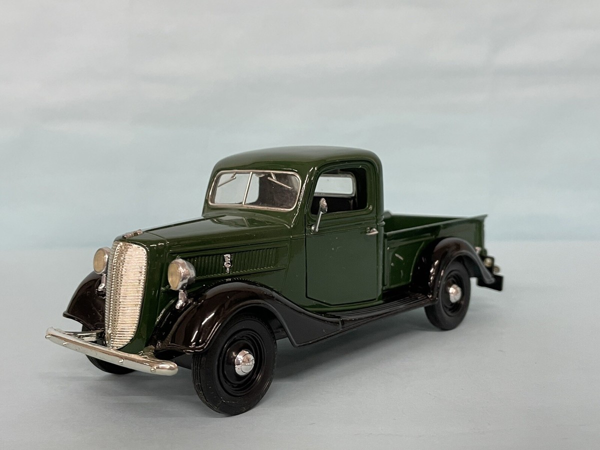 ミニカー FORD PICKUP 1937 1937 Red Ford™ Pickup Truck Metal Earth