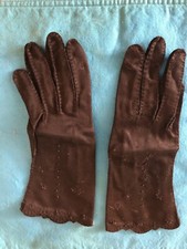 Vintage Black wrist length gloves with scalloped border