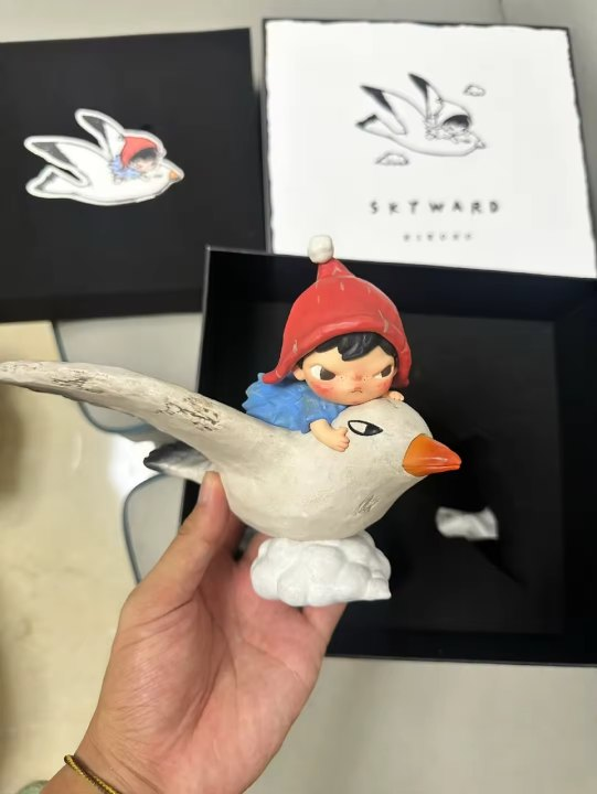 Authentic Hirono Skyward Limited Edition Figure Designer Hot Art