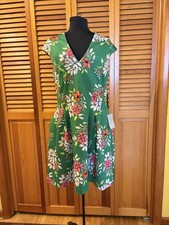 NWT Vince Camuto Dress Green Floral Women’s Size 12 Fit Flare V Neck Garden