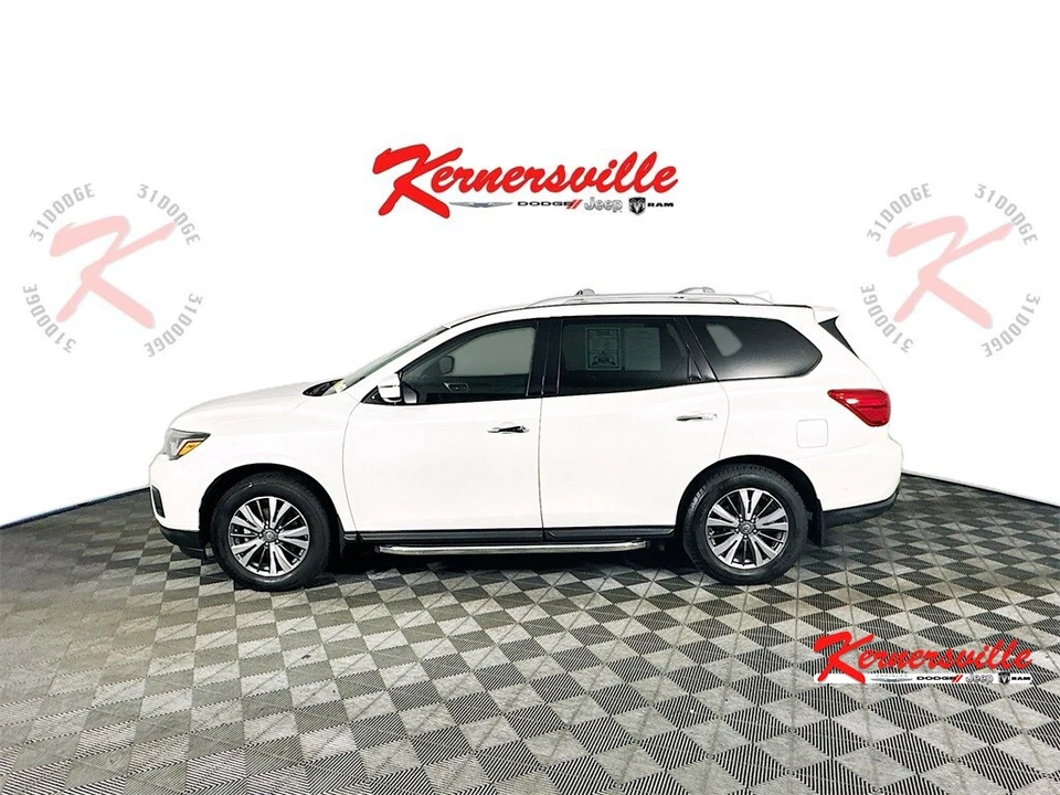 2020 Nissan Pathfinder SV Foto 4 de 4